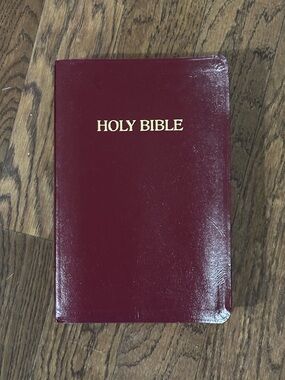 Holy Bible New King James VersionGiant Print Center Column Reference Ed  1984